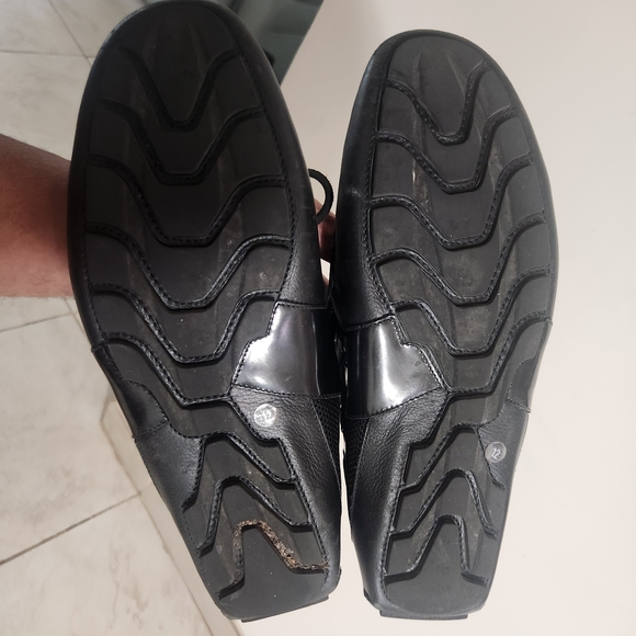 Gucci Black Leather Loafers with Red and Green Accents - Picture 4 of 4